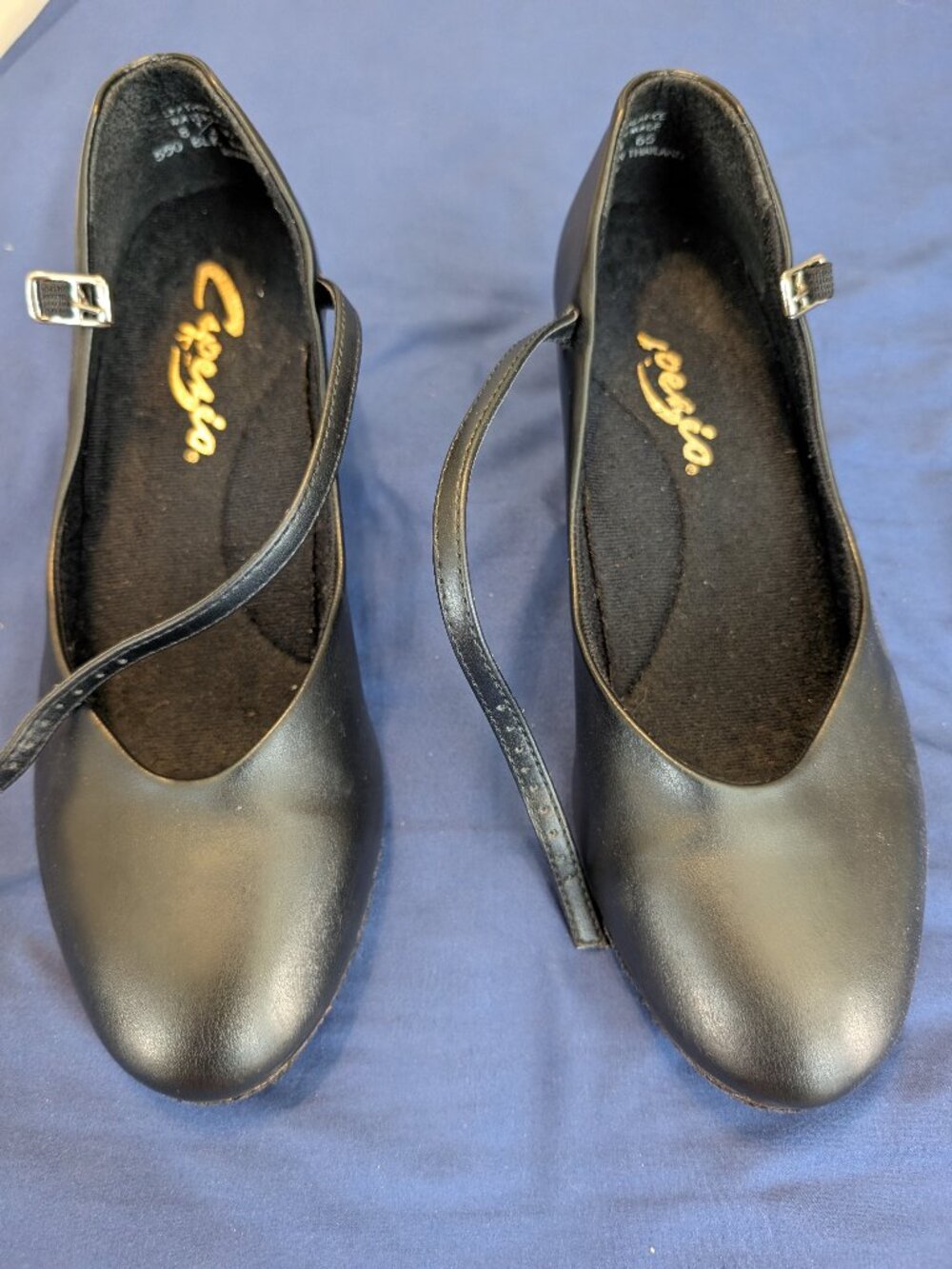 8.5 W Capezio dance/character shoe, sueded soles